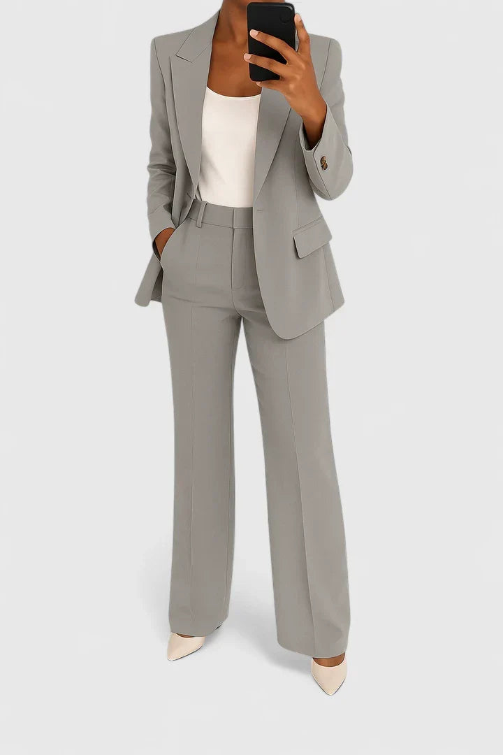 Matilda - Women's Oversized Blazer & Flare Trousers Suit Set